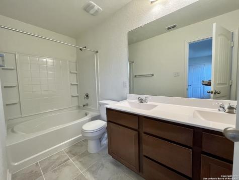 8405 Amistad Cove Converse TX 78109