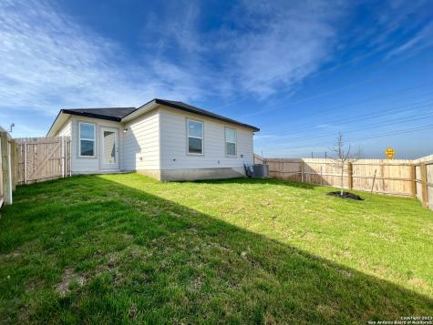 8405 Amistad Cove Converse TX 78109