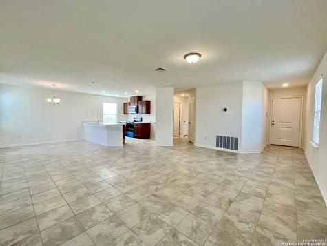 8405 Amistad Cove Converse TX 78109