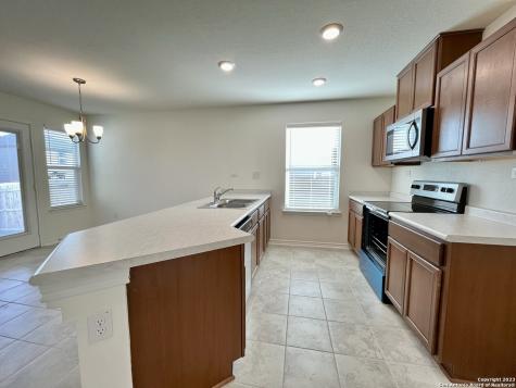 8405 Amistad Cove Converse TX 78109