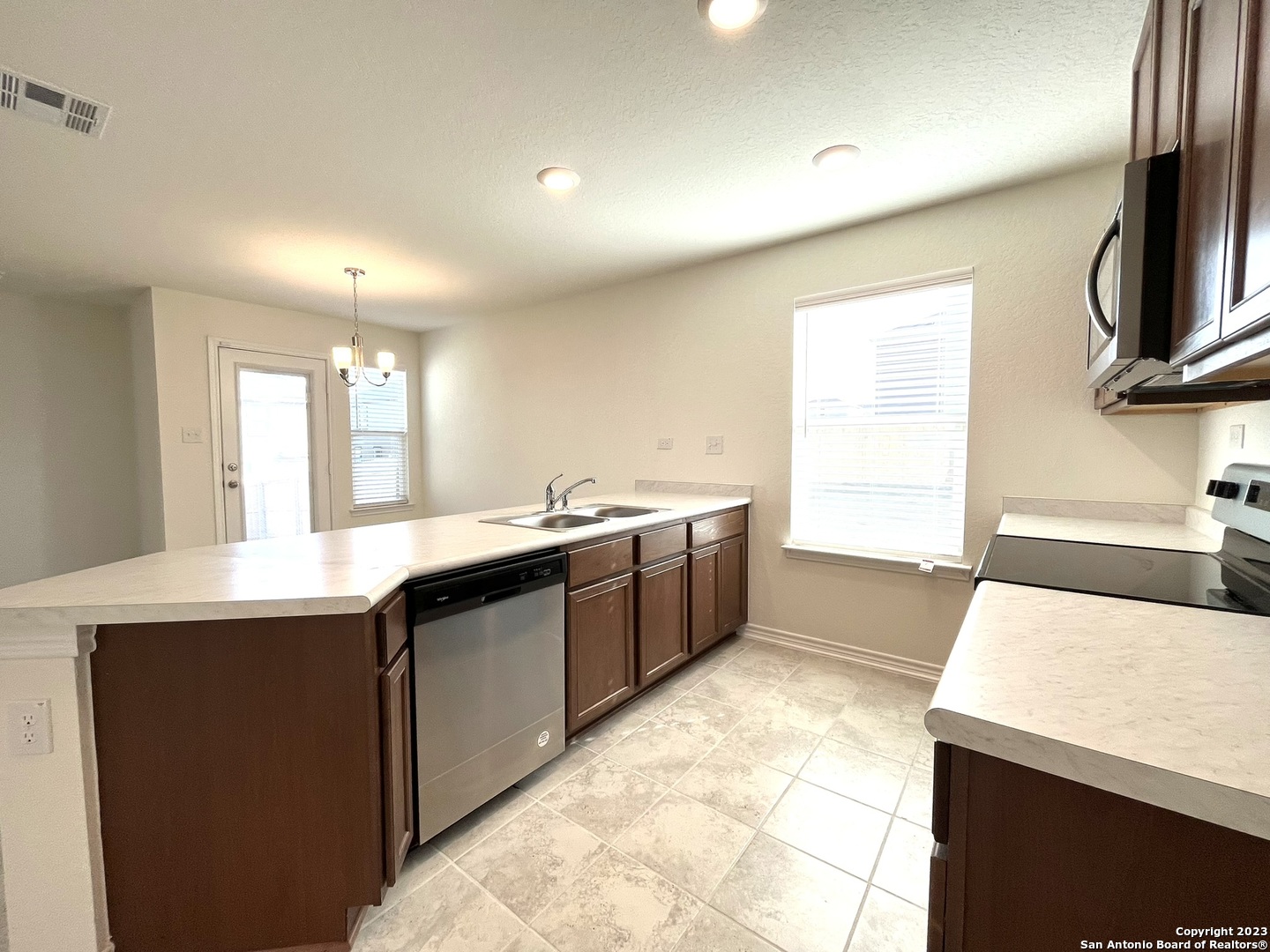 8405 Amistad Cove Converse TX 78109