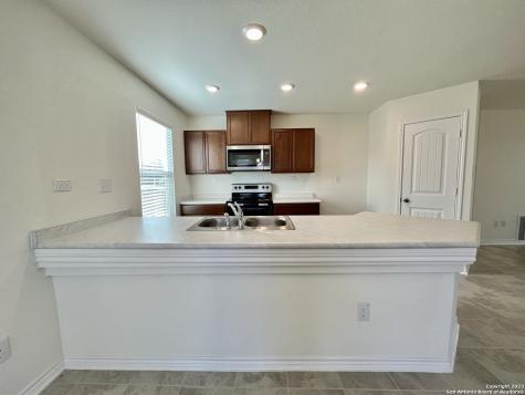 8405 Amistad Cove Converse TX 78109