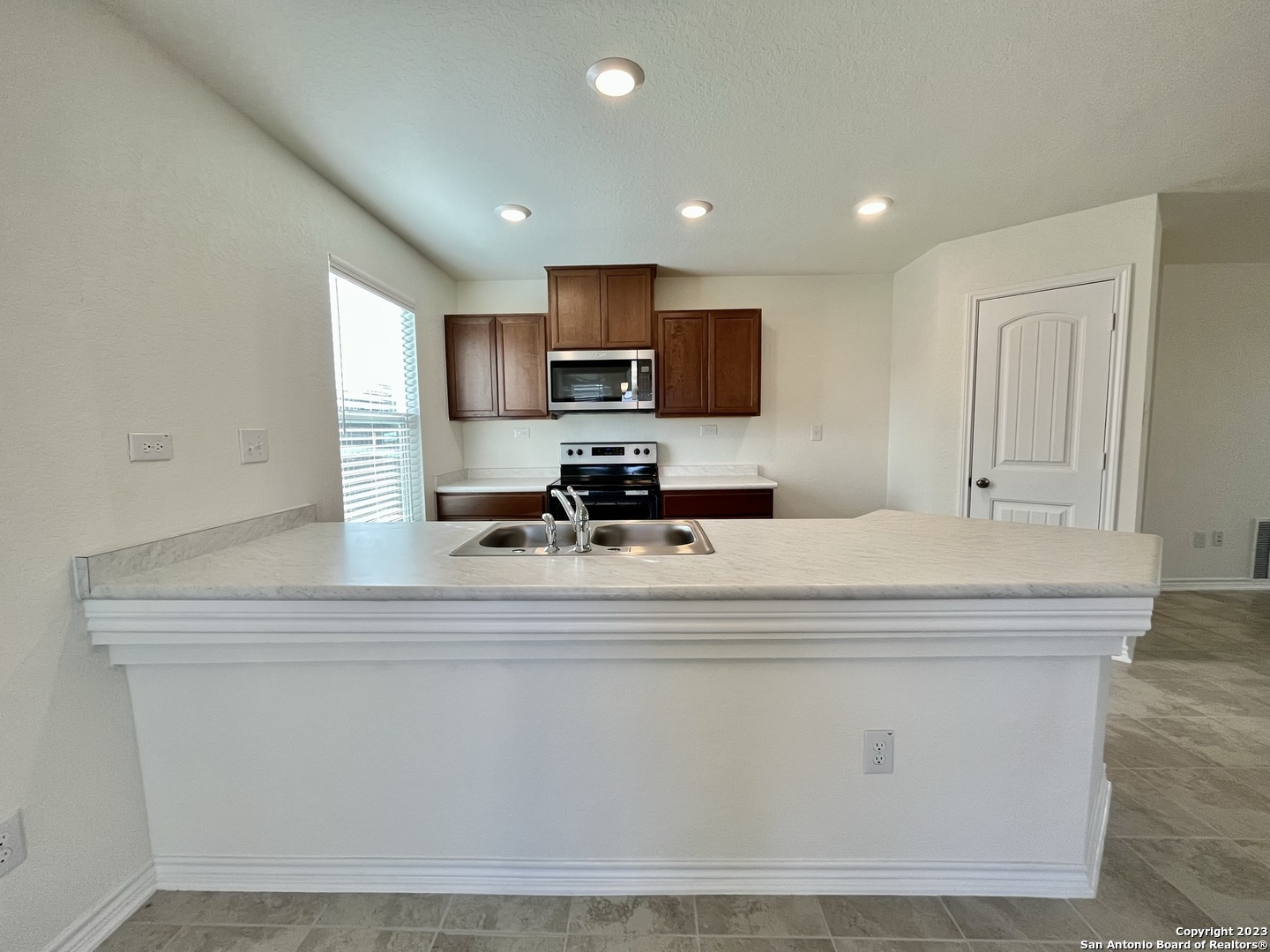8405 Amistad Cove Converse TX 78109
