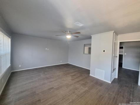 4767 Lark San Antonio TX 78228