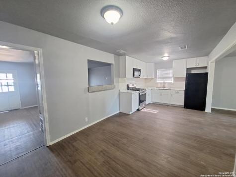 4767 Lark San Antonio TX 78228
