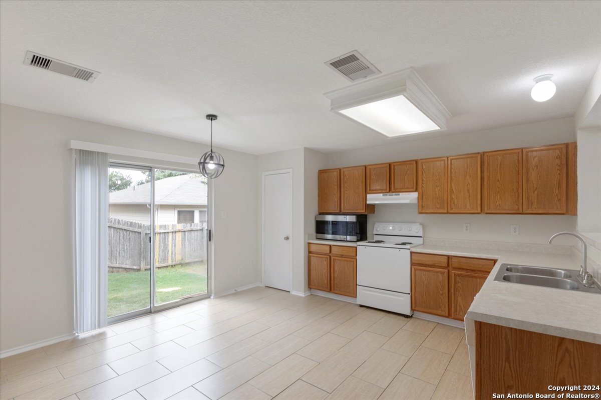 833 Barrel Point San Antonio TX 78251