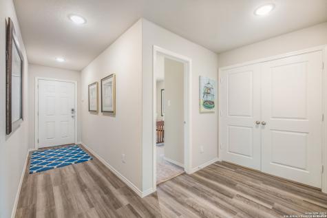 132 Avena Grove Floresville TX 78114