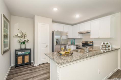 132 Avena Grove Floresville TX 78114
