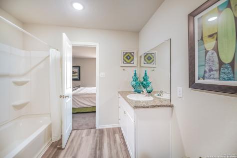 132 Avena Grove Floresville TX 78114