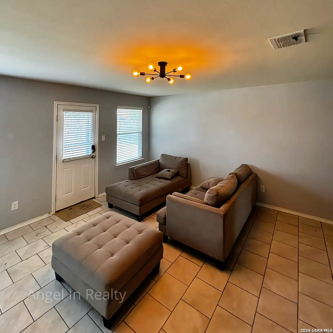 6915 Quantum Loop San Antonio TX 78252