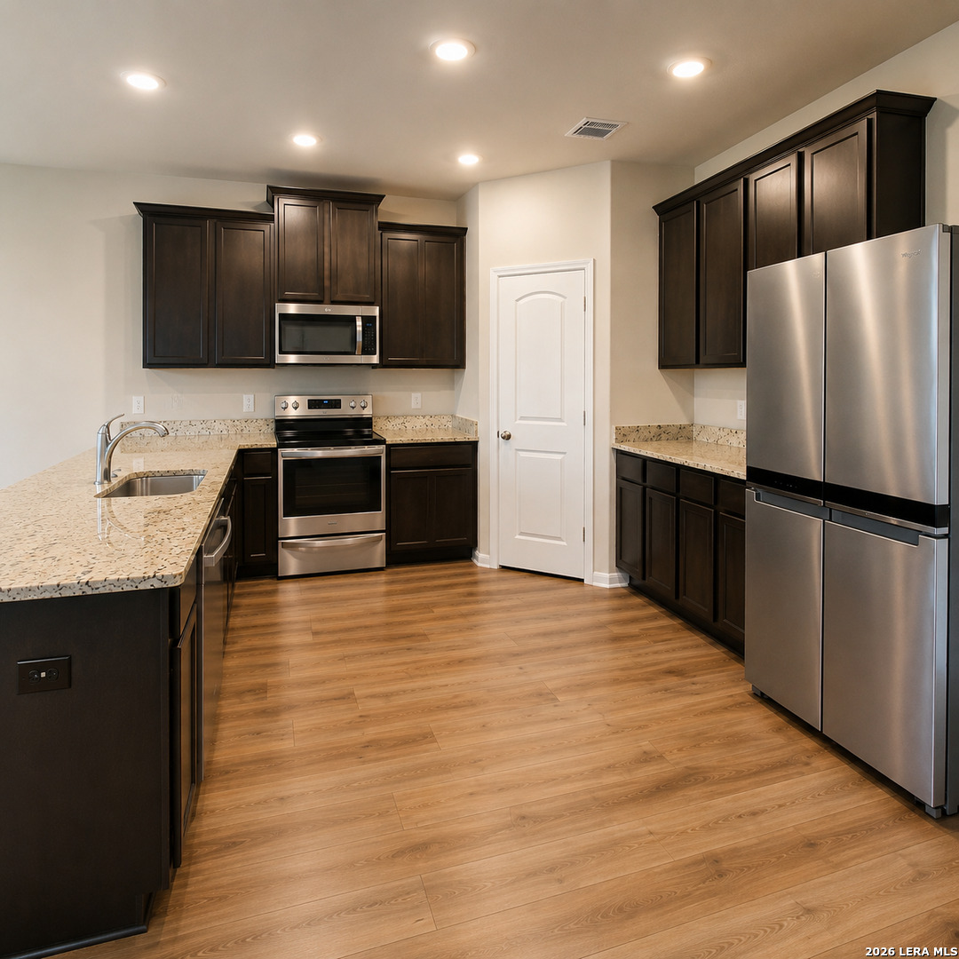 9206 Foxing Bluffs Converse TX 78109