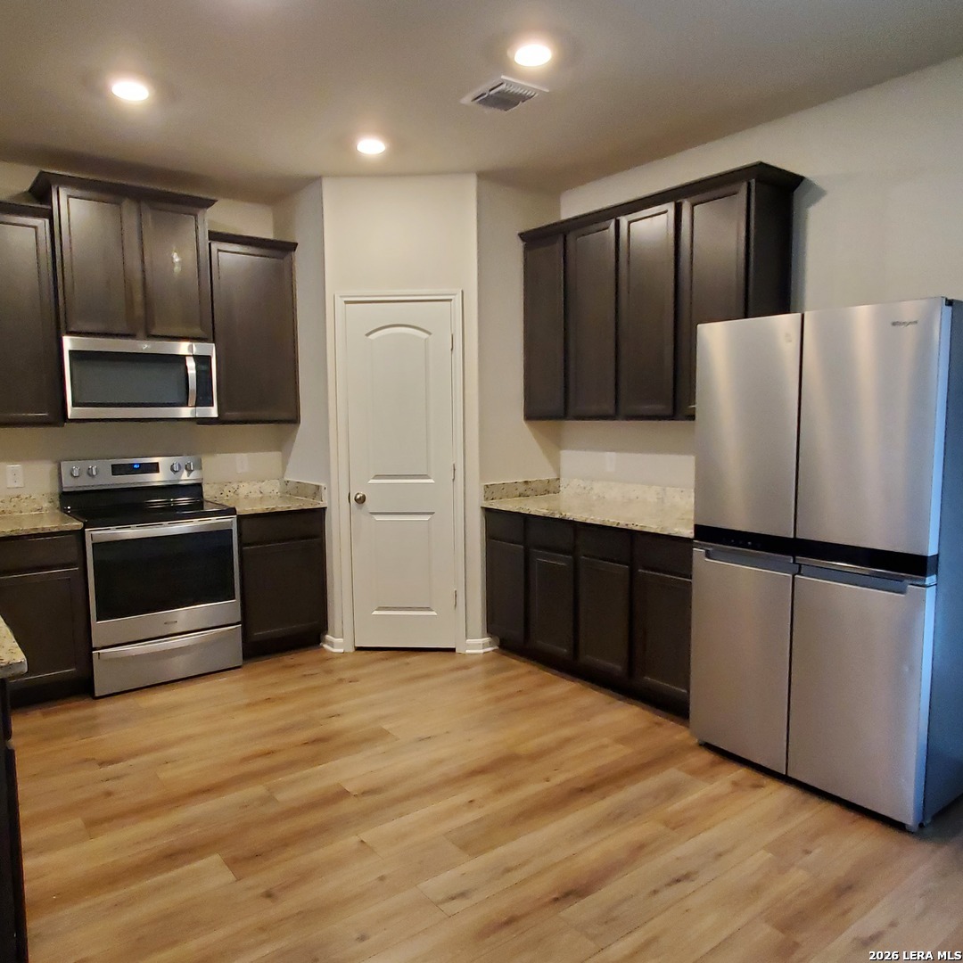 9206 Foxing Bluffs Converse TX 78109