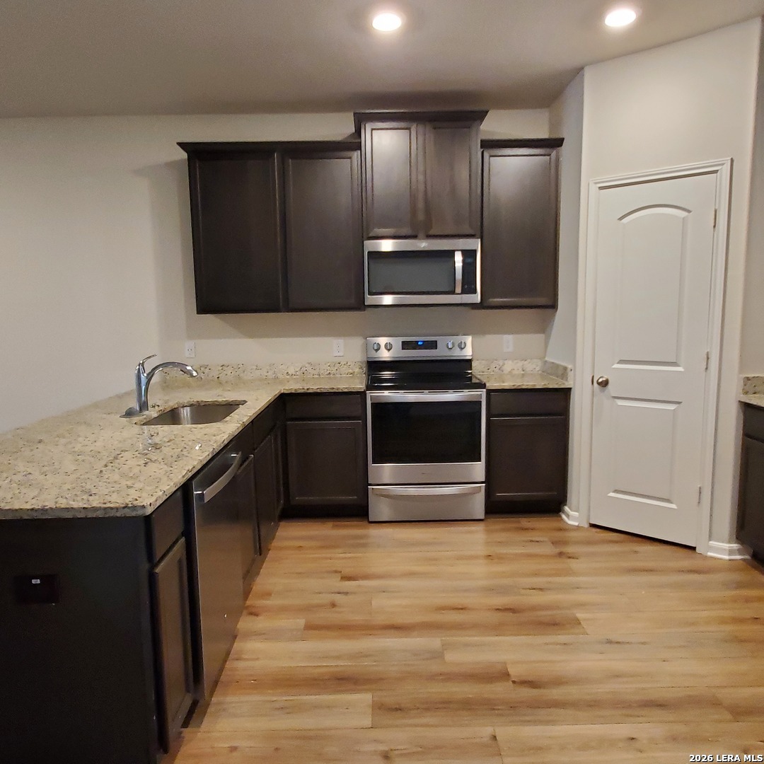 9206 Foxing Bluffs Converse TX 78109