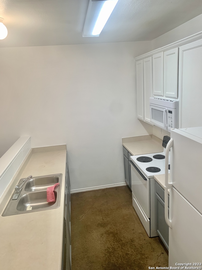 10706 Mathom Landing Universal City TX 78148