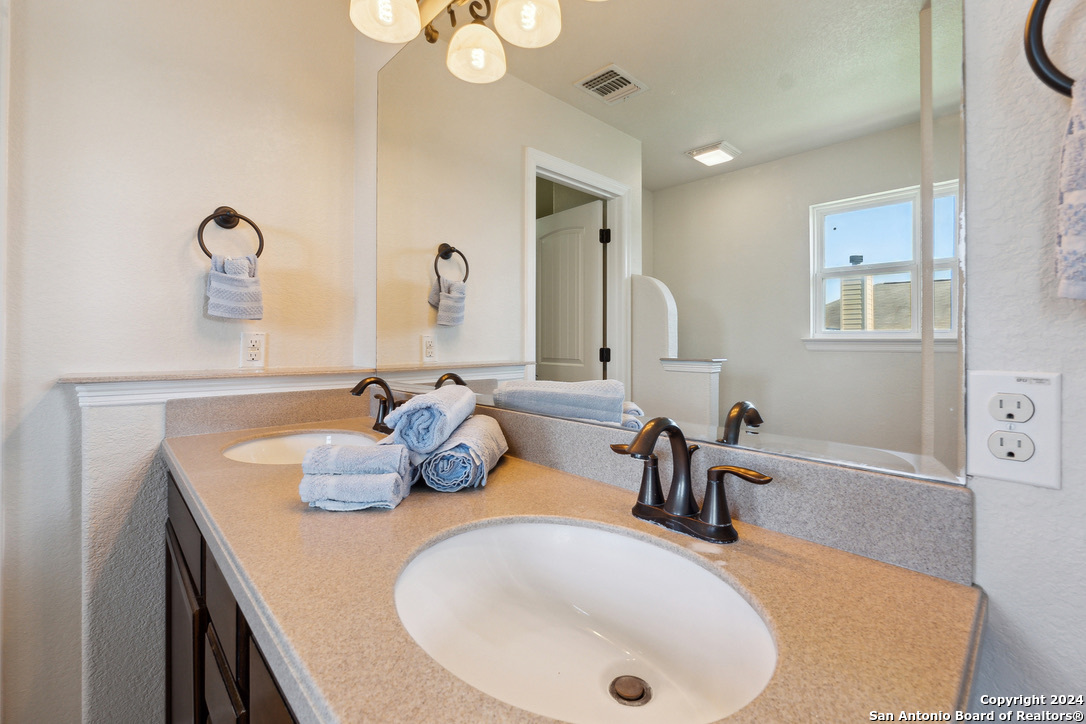 13401 Ronan Live Oak TX 78233