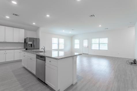 5822 Seaside Manor San Antonio TX 78109