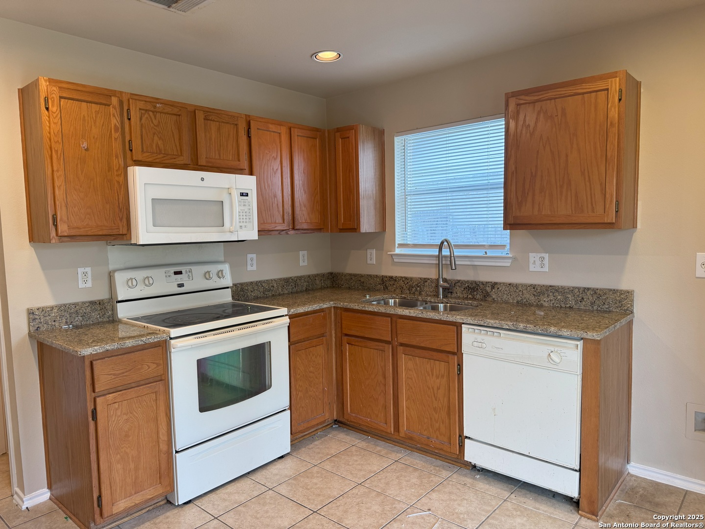 9061 Clearwood Path Universal City TX 78148