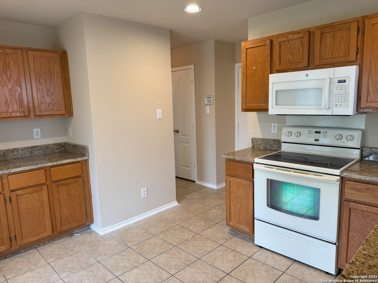 9061 Clearwood Path Universal City TX 78148