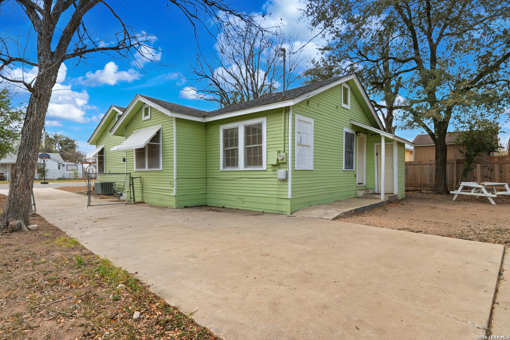 1235 Sims San Antonio TX 78225