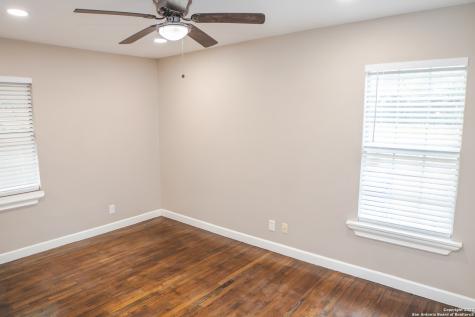 415 Riddle Street San Antonio TX 78210