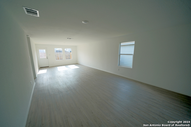 8810 Barrow Path Converse TX 78109