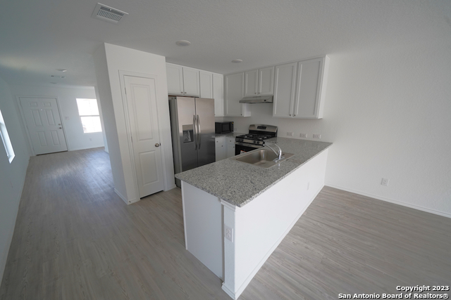 8810 Barrow Path Converse TX 78109