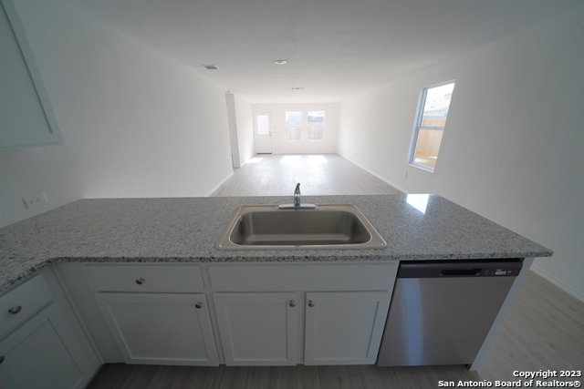 8810 Barrow Path Converse TX 78109