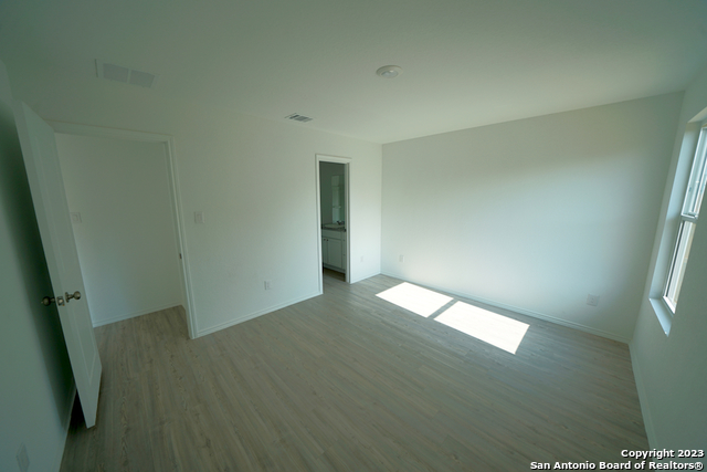 8810 Barrow Path Converse TX 78109