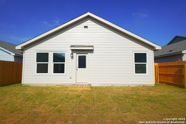 8810 Barrow Path Converse TX 78109