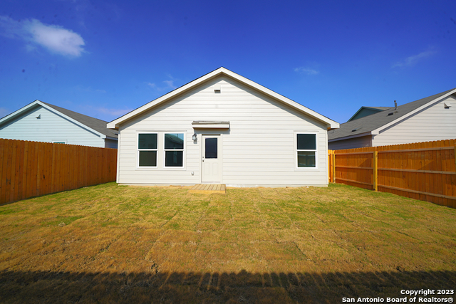 8810 Barrow Path Converse TX 78109
