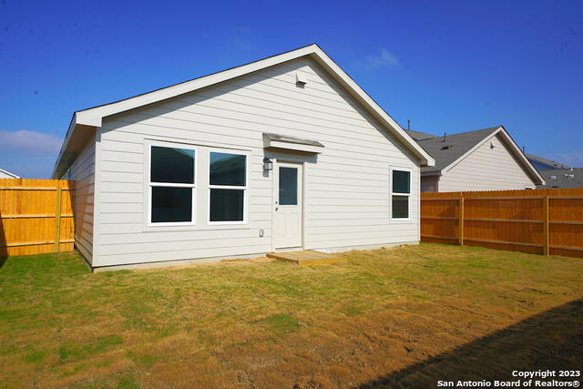 8810 Barrow Path Converse TX 78109