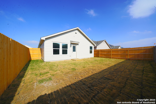 8810 Barrow Path Converse TX 78109