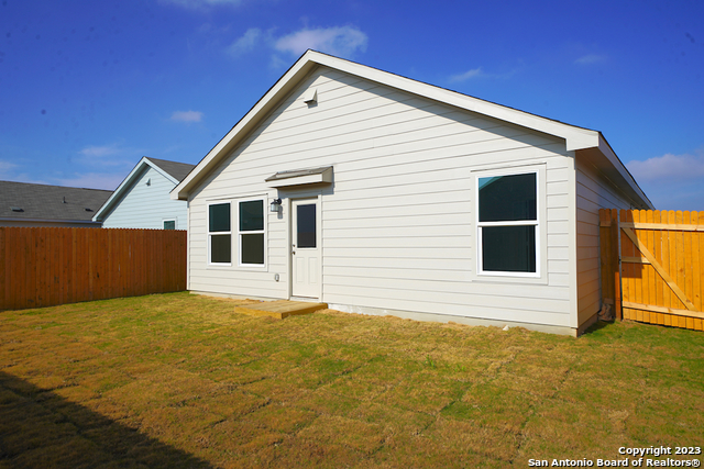 8810 Barrow Path Converse TX 78109