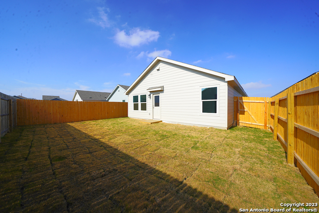 8810 Barrow Path Converse TX 78109