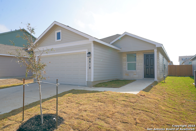 8810 Barrow Path Converse TX 78109