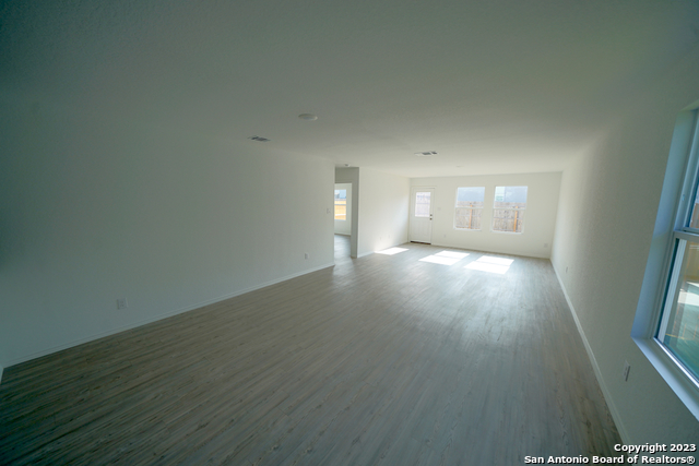 8810 Barrow Path Converse TX 78109