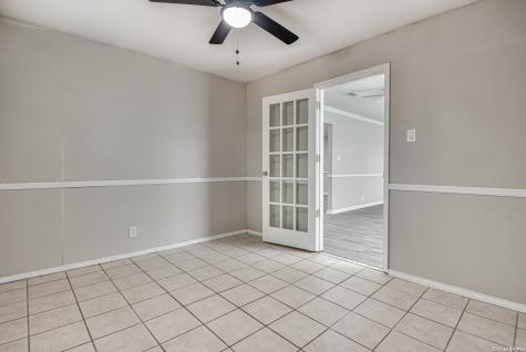 5230 Village San Antonio TX 78218