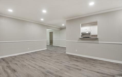 5230 Village San Antonio TX 78218