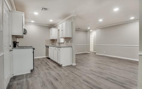 5230 Village San Antonio TX 78218