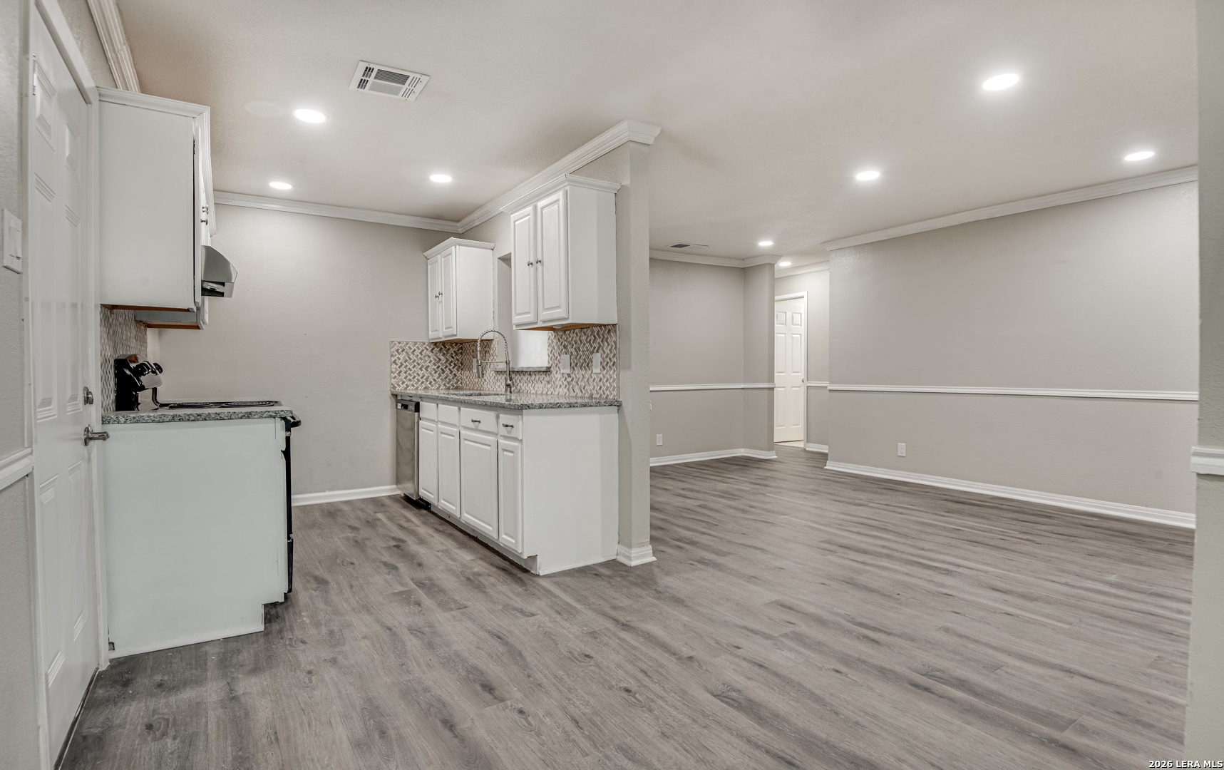 5230 Village San Antonio TX 78218