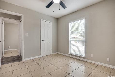 5230 Village San Antonio TX 78218