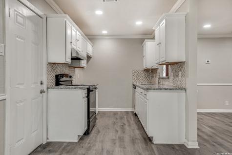 5230 Village San Antonio TX 78218