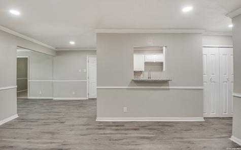 5230 Village San Antonio TX 78218