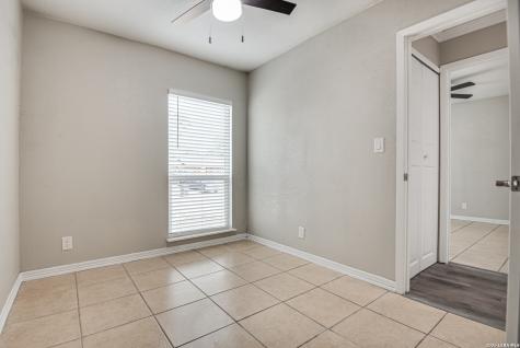 5230 Village San Antonio TX 78218