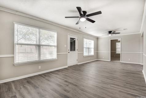 5230 Village San Antonio TX 78218
