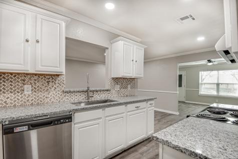5230 Village San Antonio TX 78218