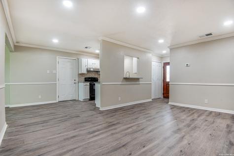 5230 Village San Antonio TX 78218