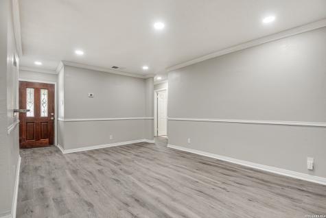 5230 Village San Antonio TX 78218
