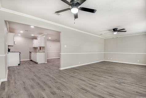 5230 Village San Antonio TX 78218