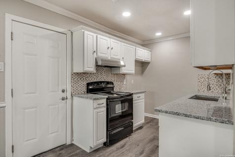 5230 Village San Antonio TX 78218
